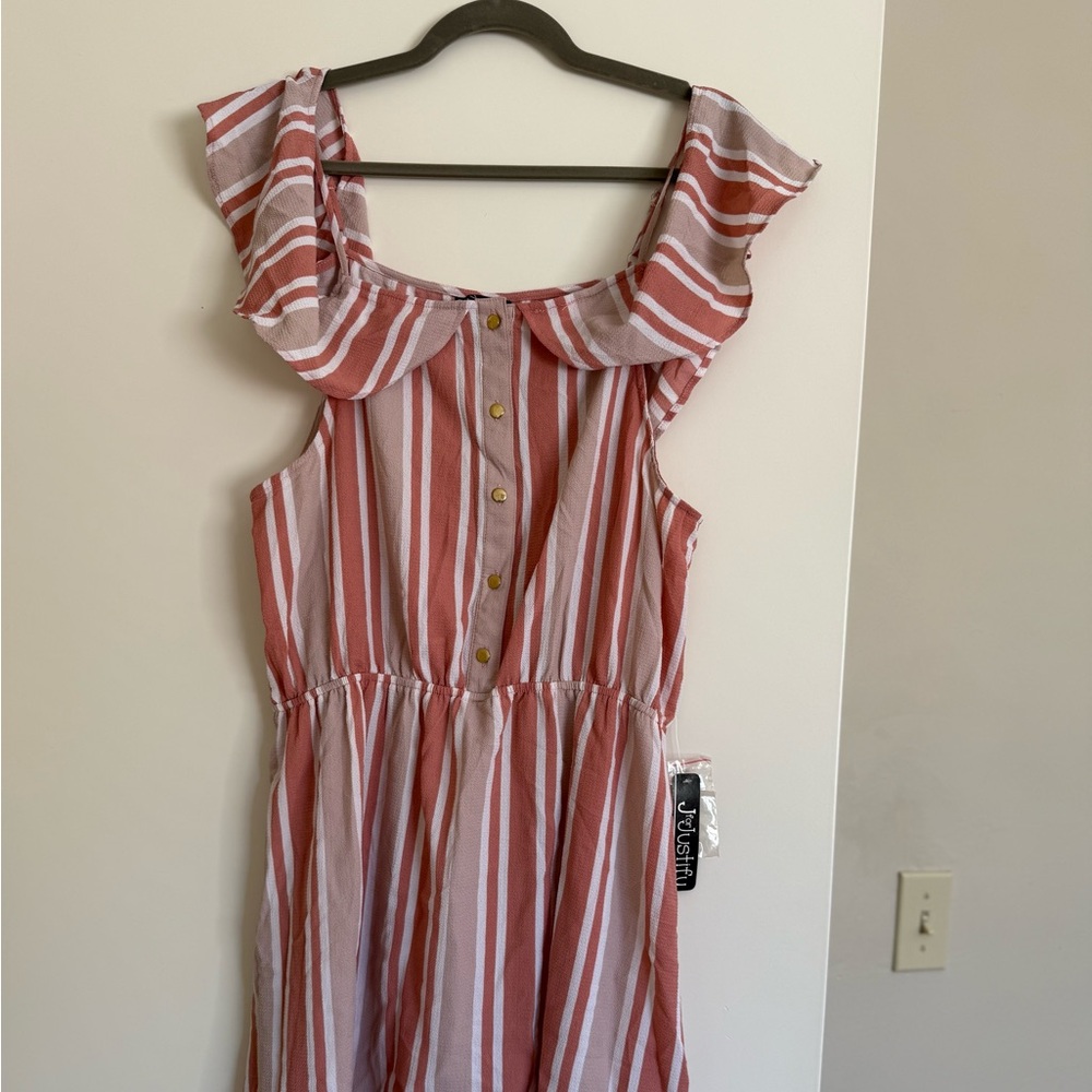 J for Justify summer dress. Adjustable straps and cap sleeves. Size XL